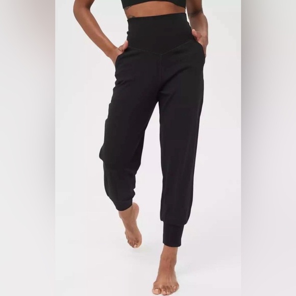 Offline by Aerie Real Me Jogger Pants Size Medium Black Womens 26” Inseam - Picture 5 of 9
